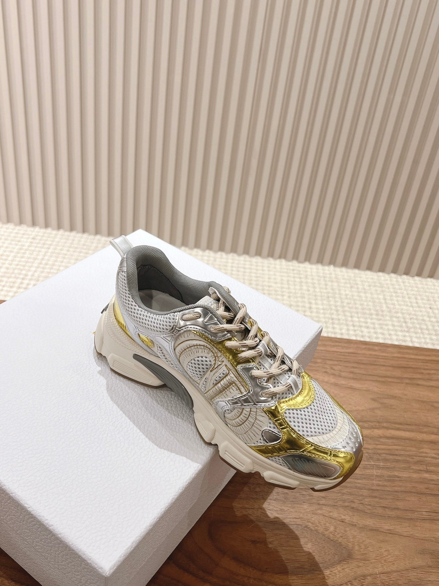 D chrono sneaker