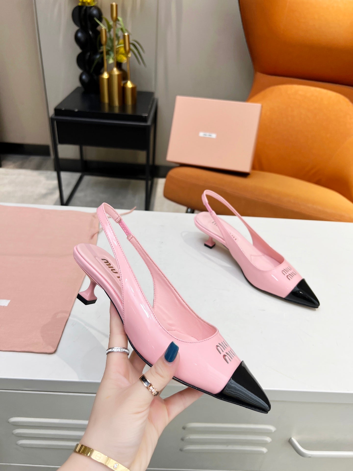 Slingback pump