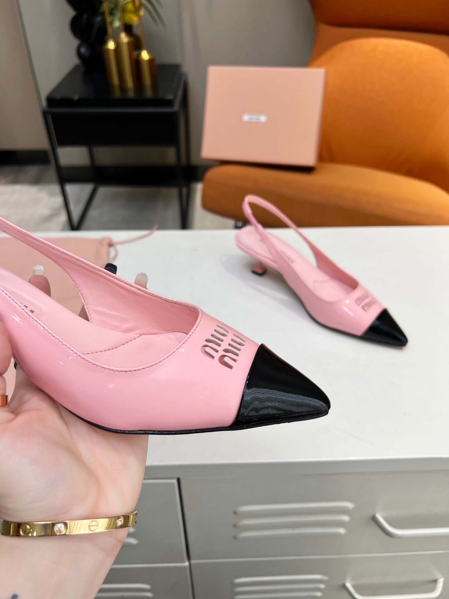 Slingback pump