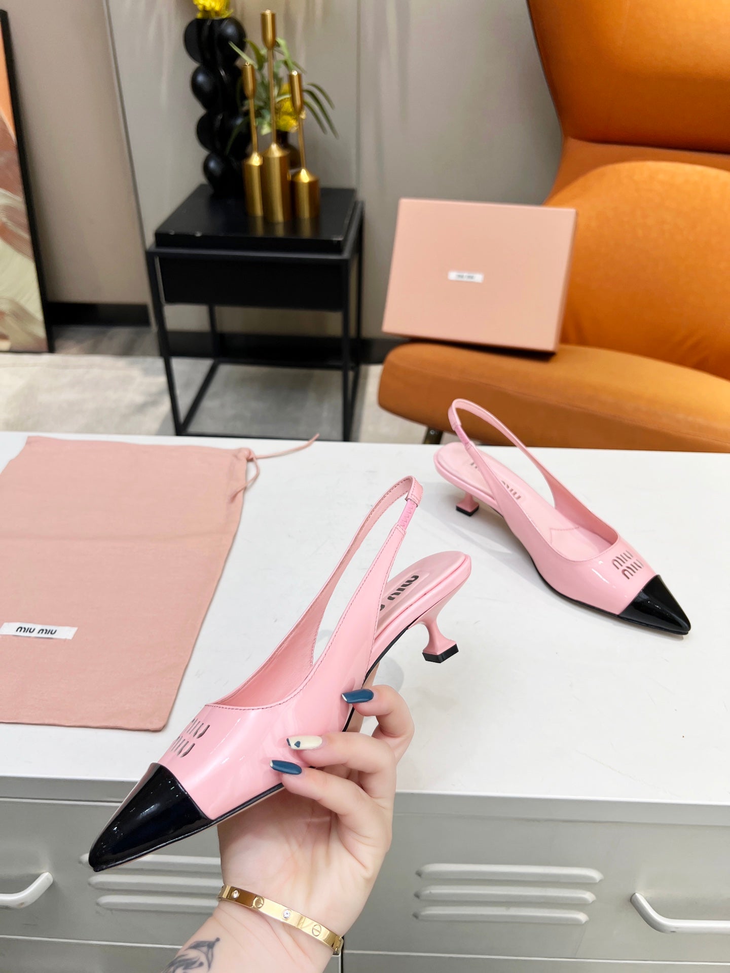 Slingback pump