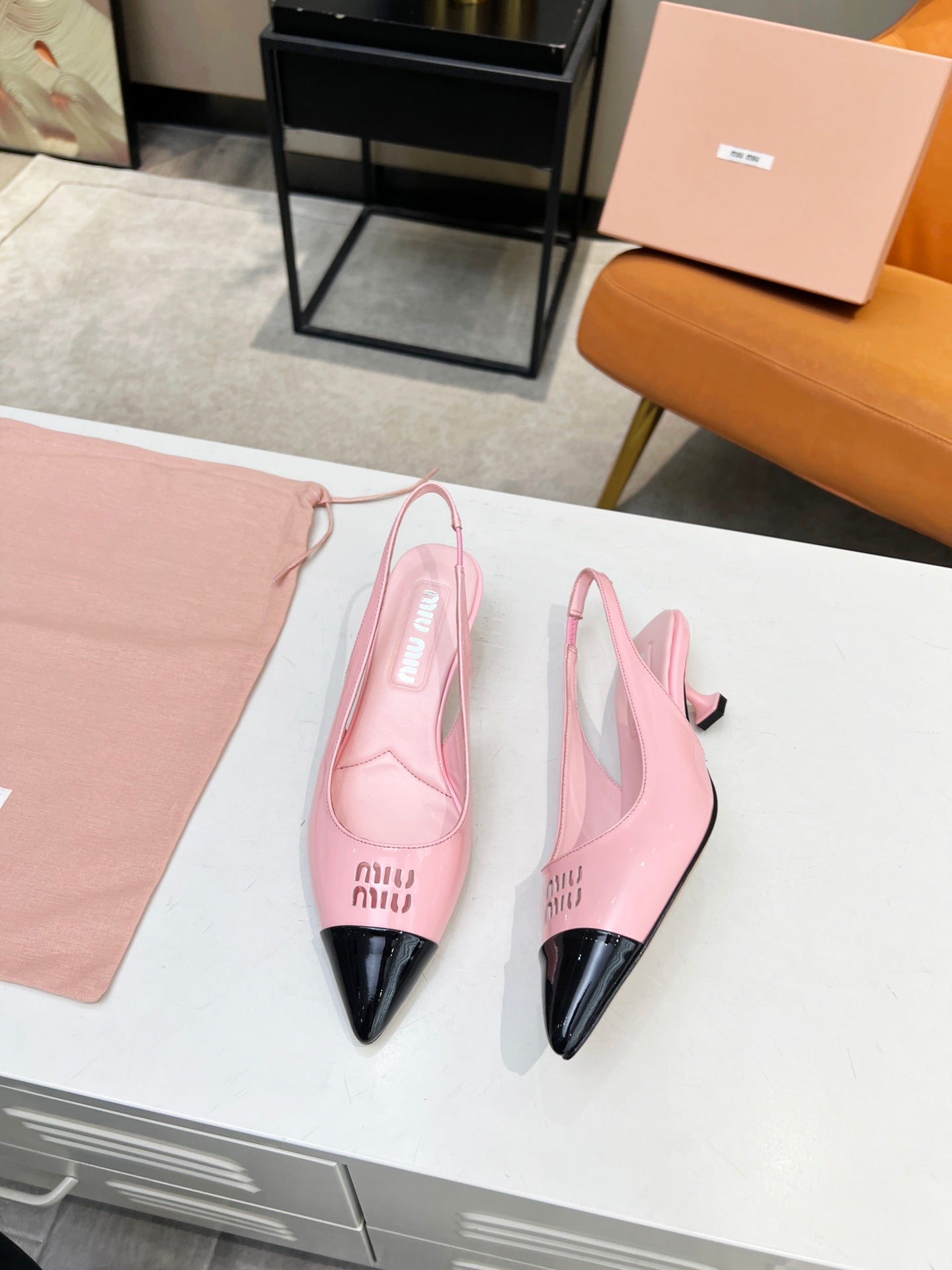 Slingback pump