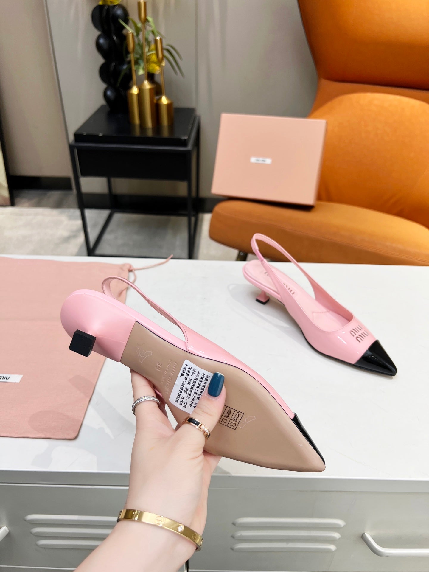 Slingback pump