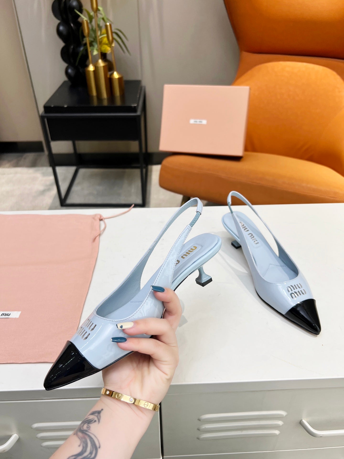 Slingback pump
