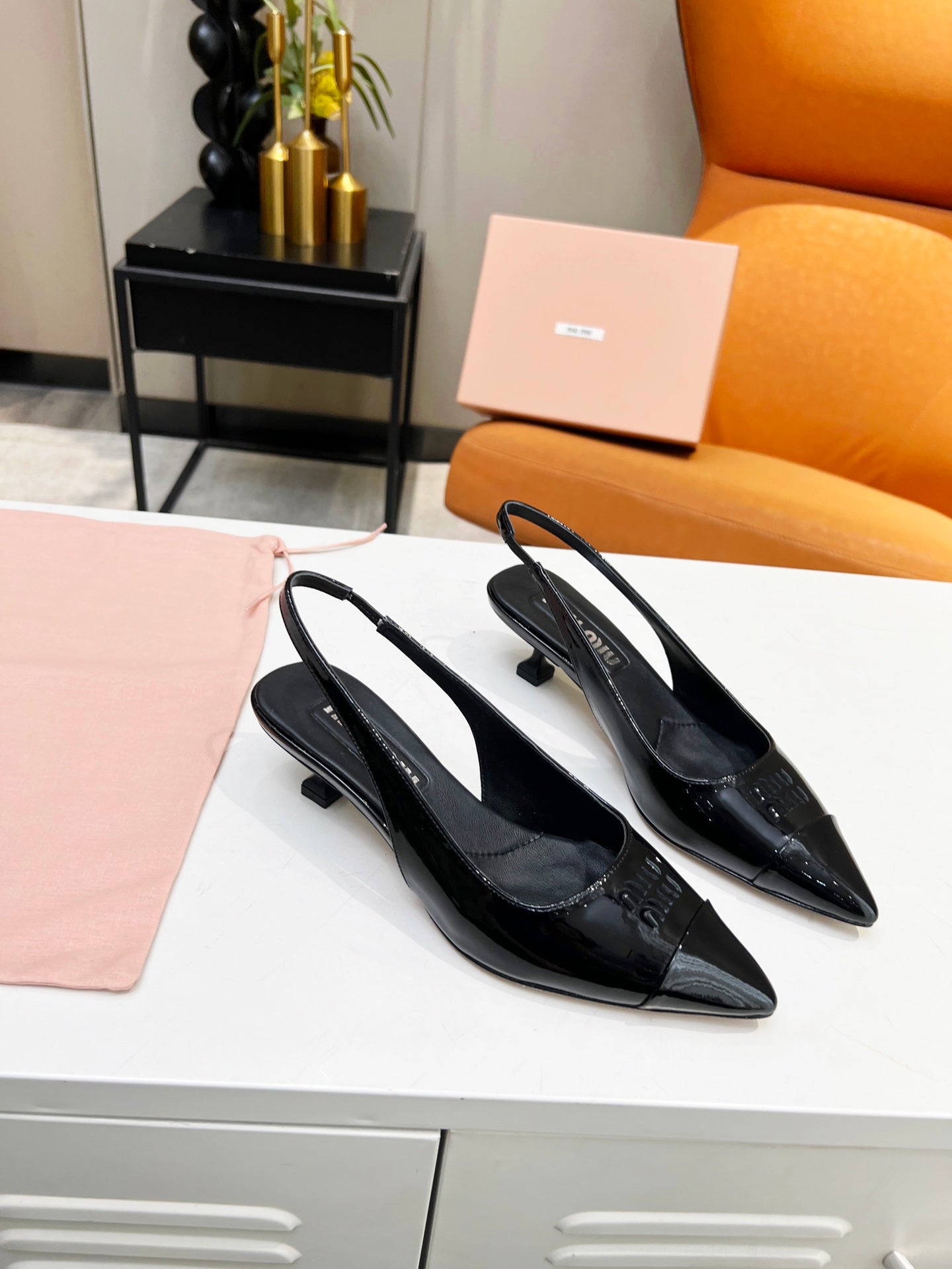 Slingback pump