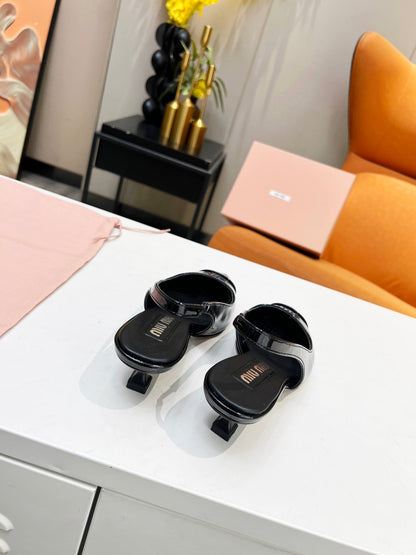 Slingback pump