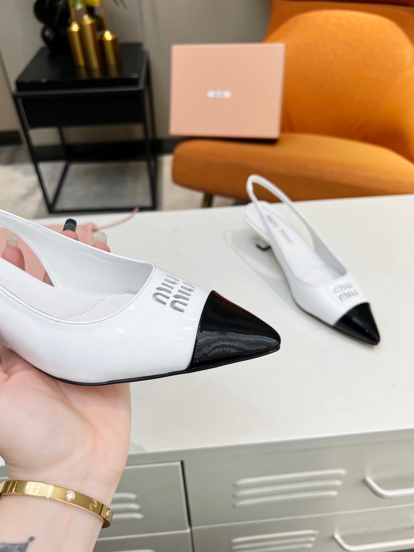 Slingback pump