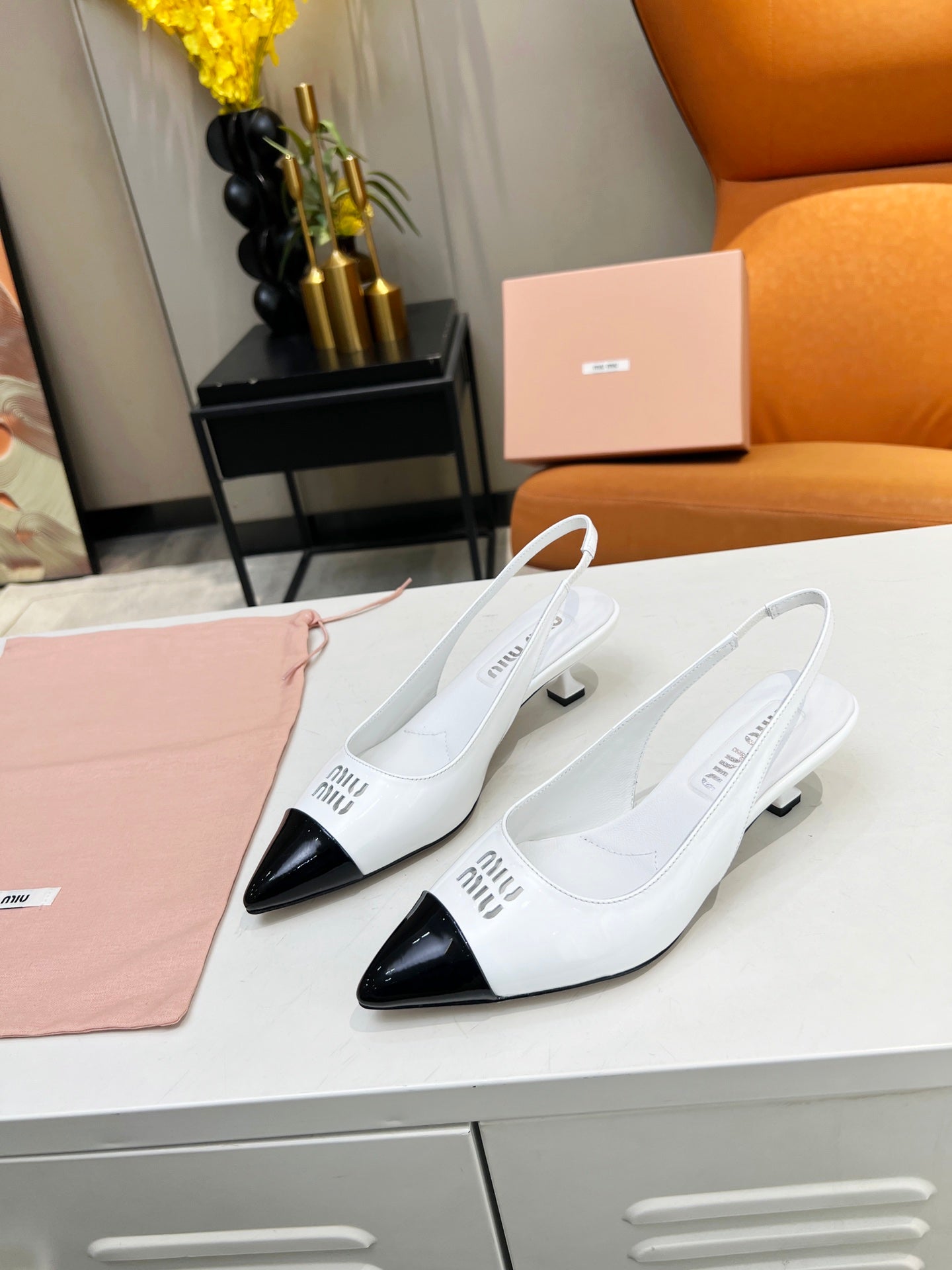 Slingback pump