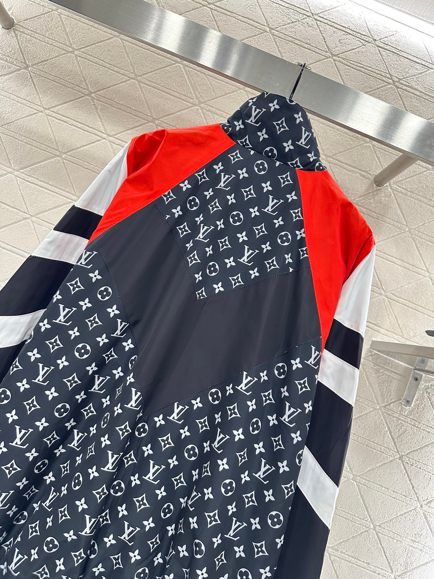 25 New Arrivals Hooded Jacket