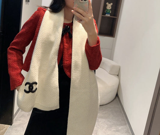 25 new knitted cashmere scarves