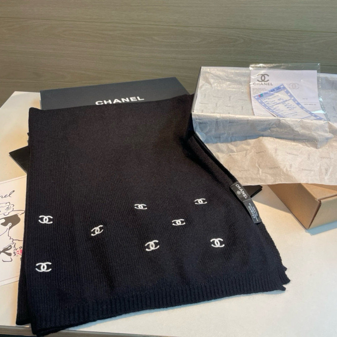 25 new embroidered cashmere knitted scarf