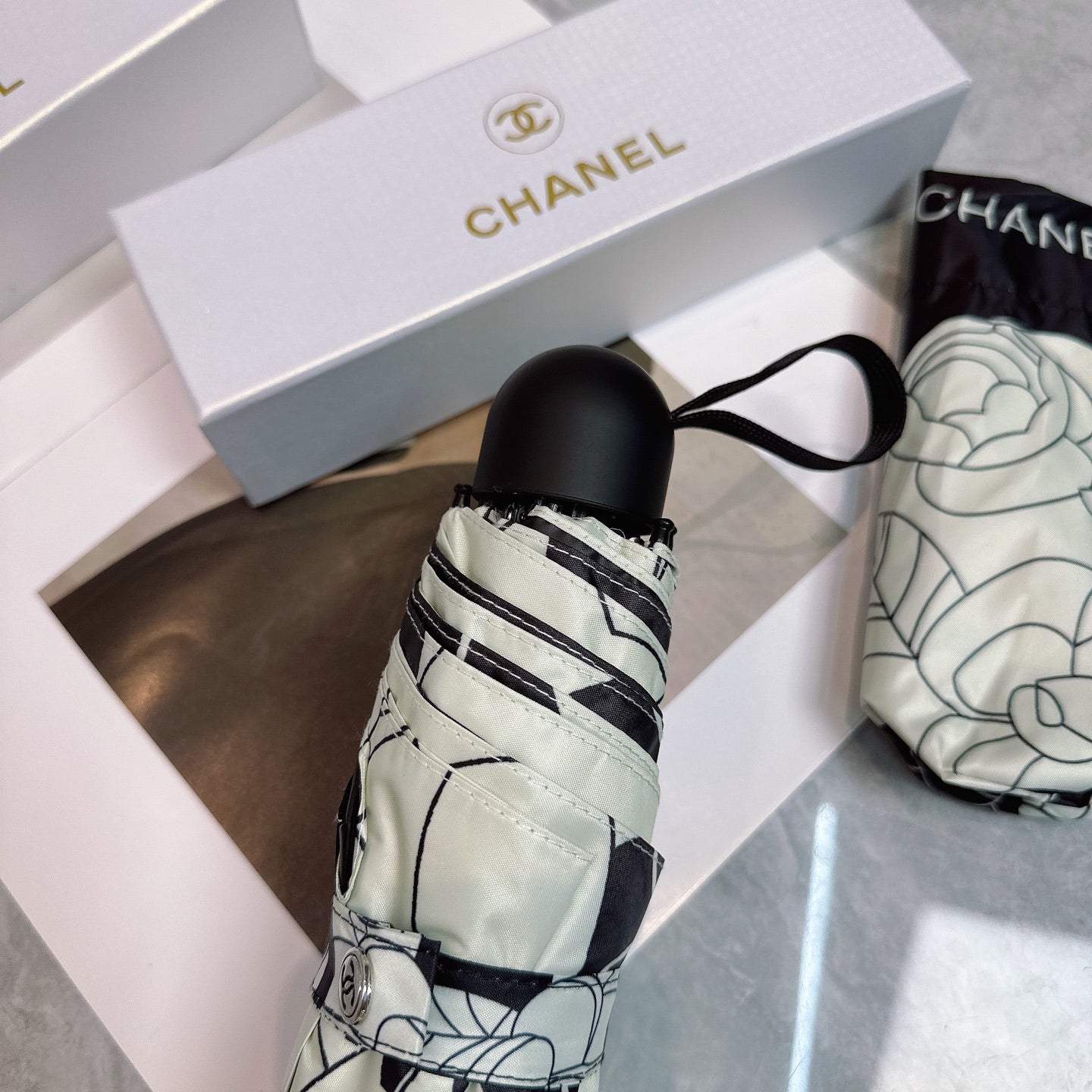 New manual folding umbrella
