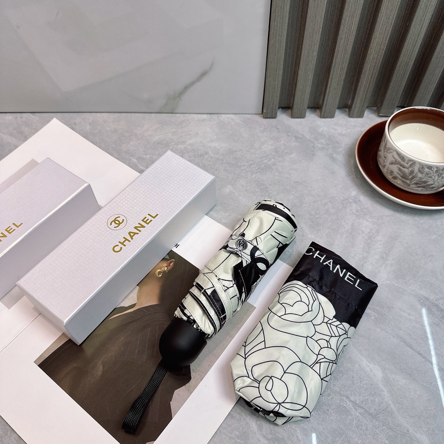 New manual folding umbrella