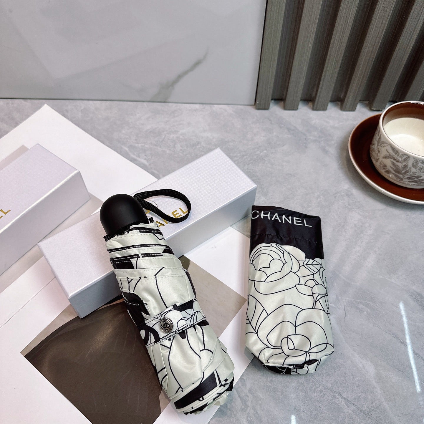 New manual folding umbrella