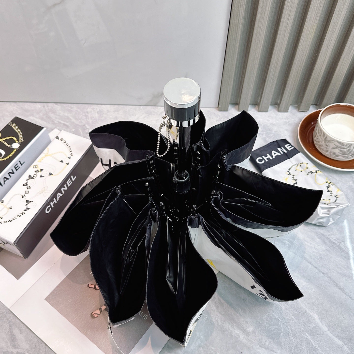 New manual folding umbrella