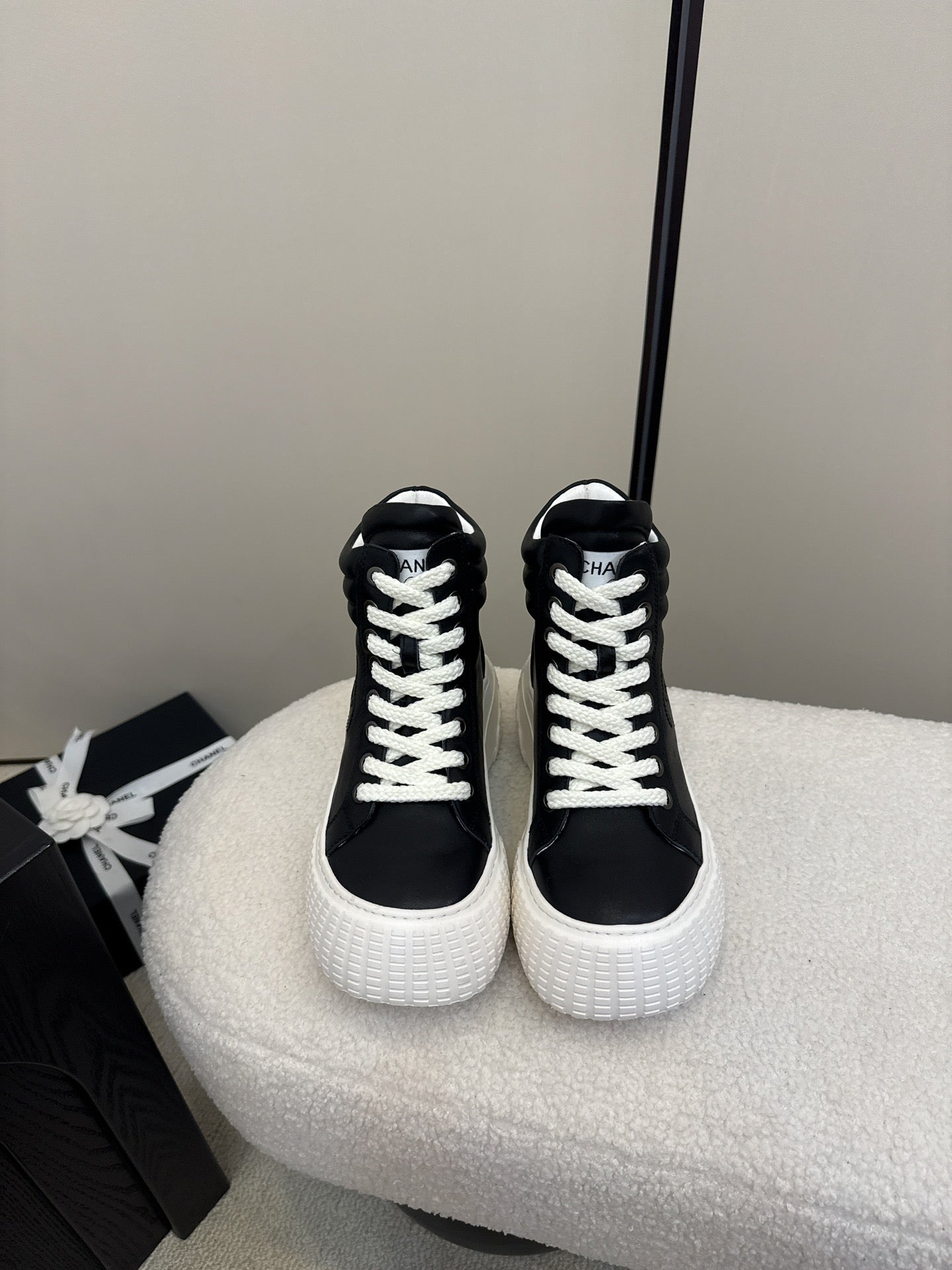 25 Thick soled mid top casual shoes（WHITE/NAVY/BLACK）