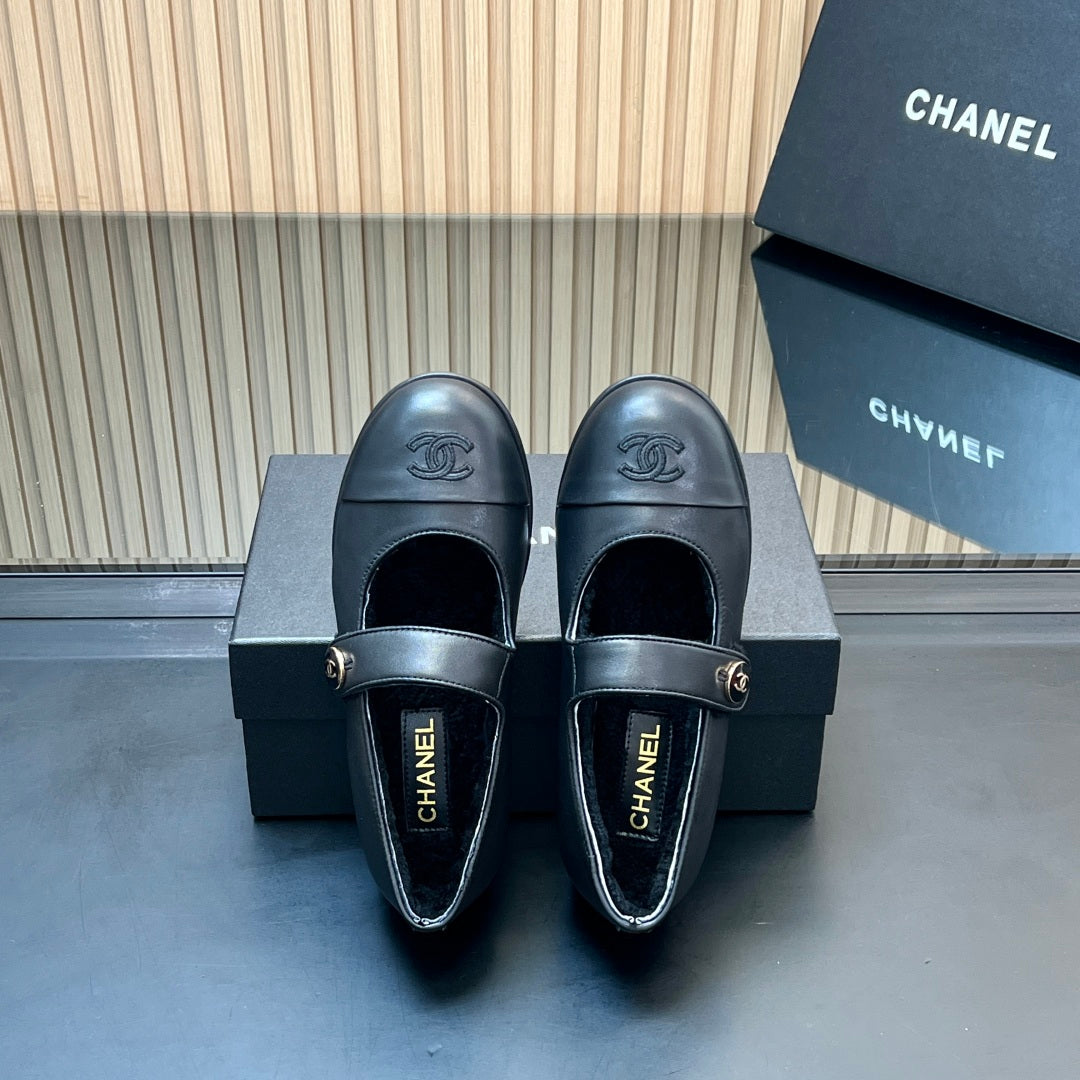 25 Mary Jane's lamb wool shoes
