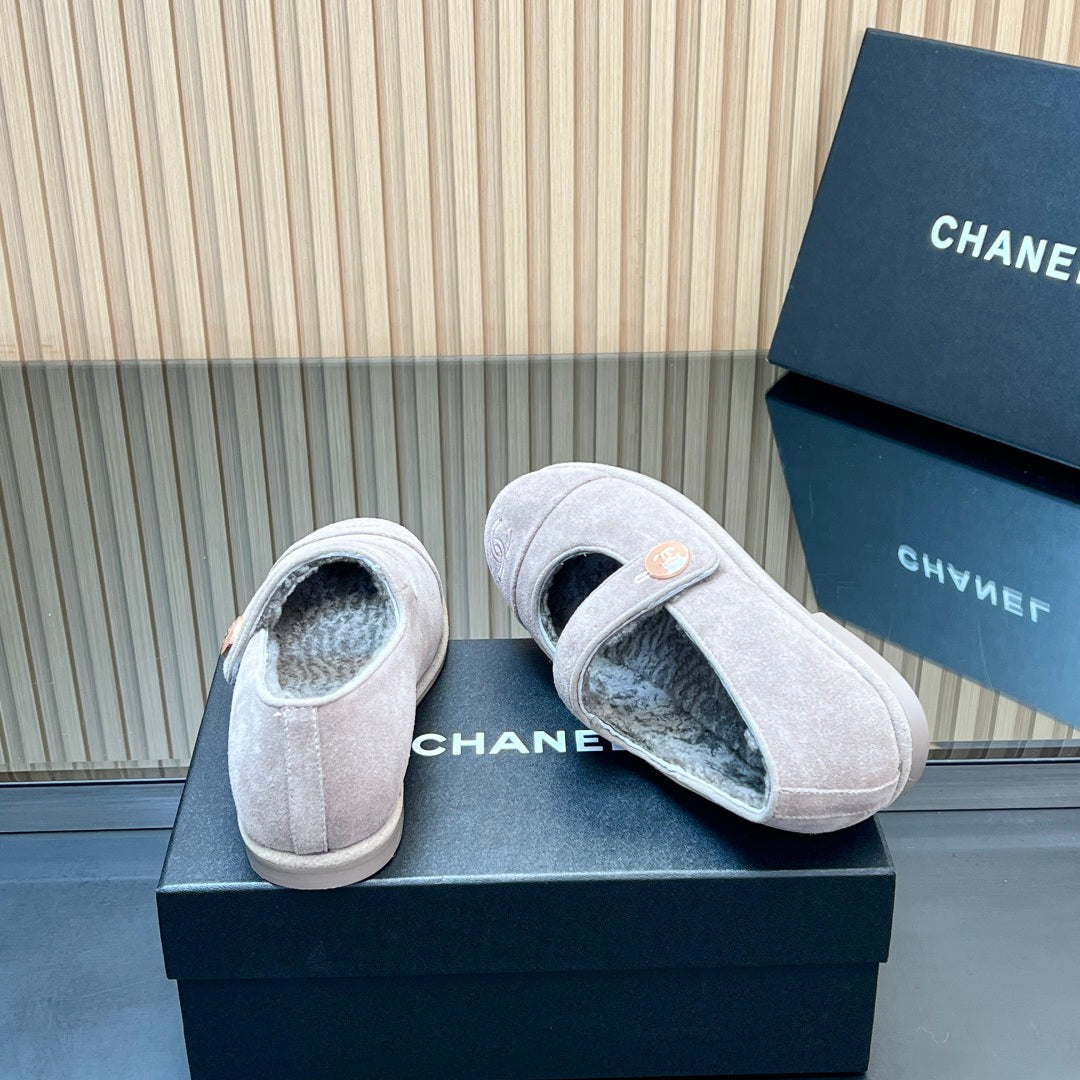 25 Mary Jane's lamb wool shoes