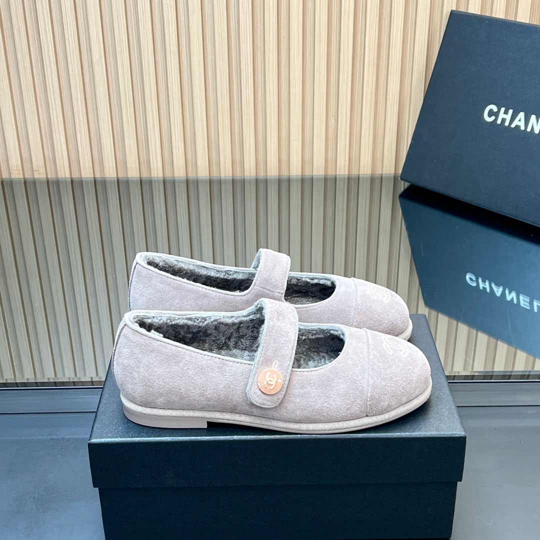 25 Mary Jane's lamb wool shoes
