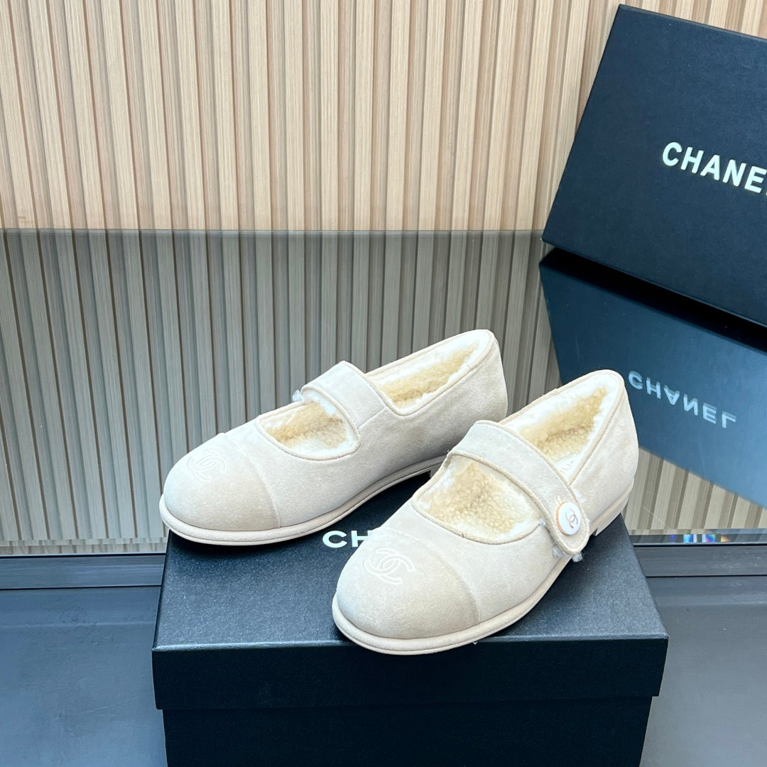 25 Mary Jane's lamb wool shoes