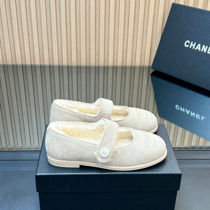 25 Mary Jane's lamb wool shoes