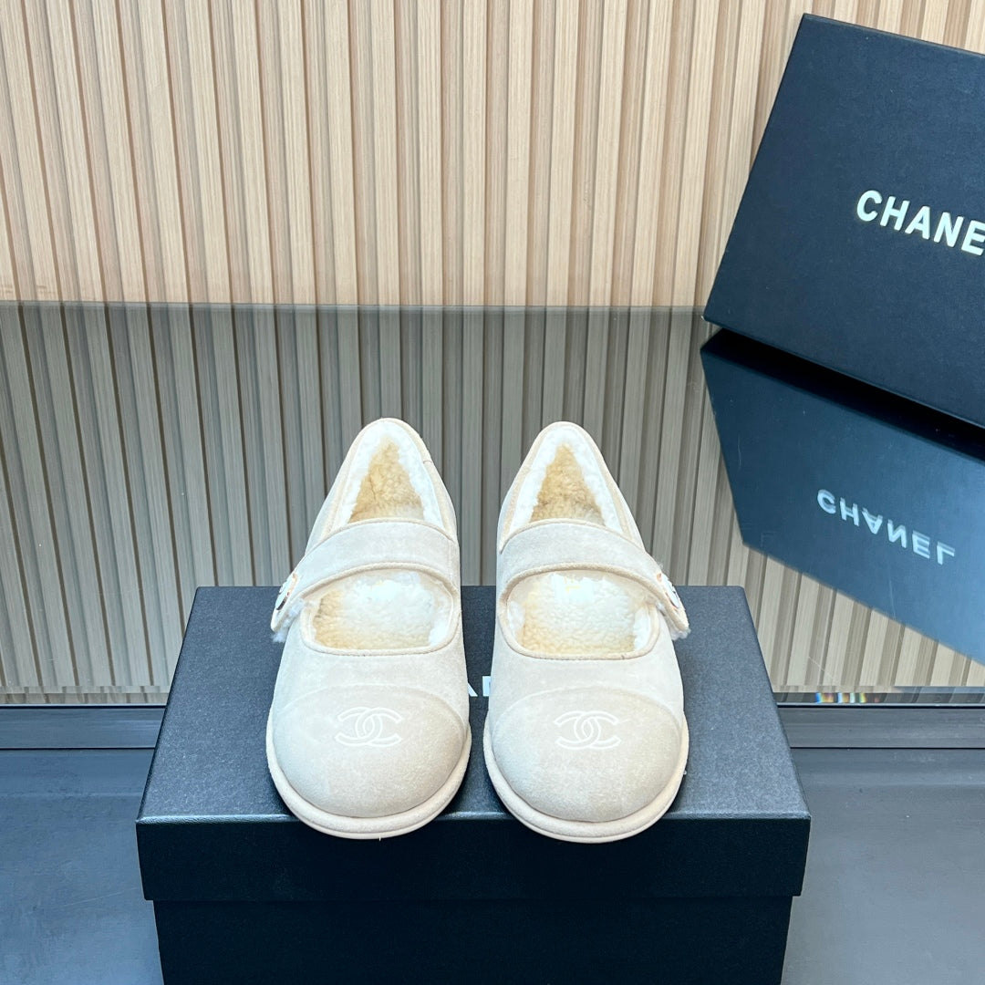 25 Mary Jane's lamb wool shoes