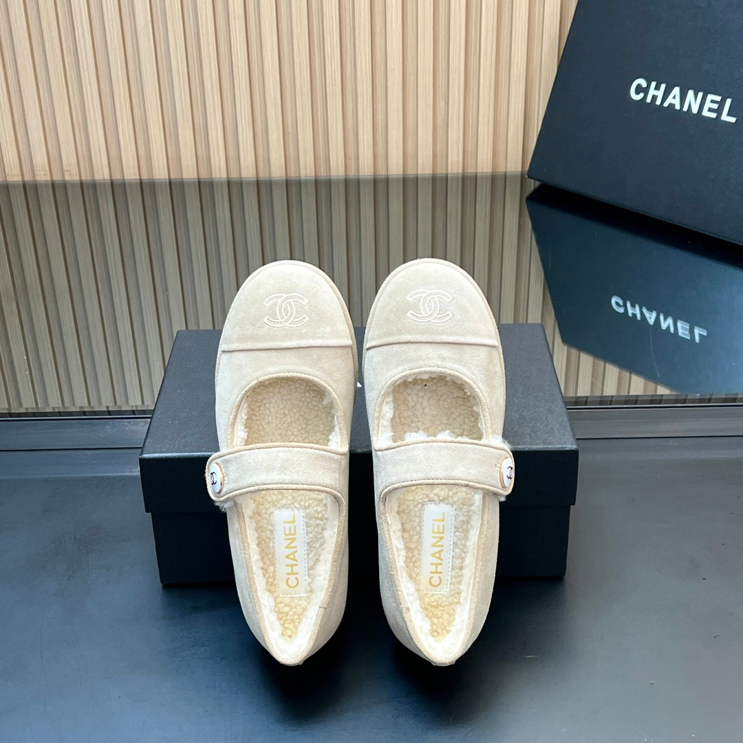 25 Mary Jane's lamb wool shoes