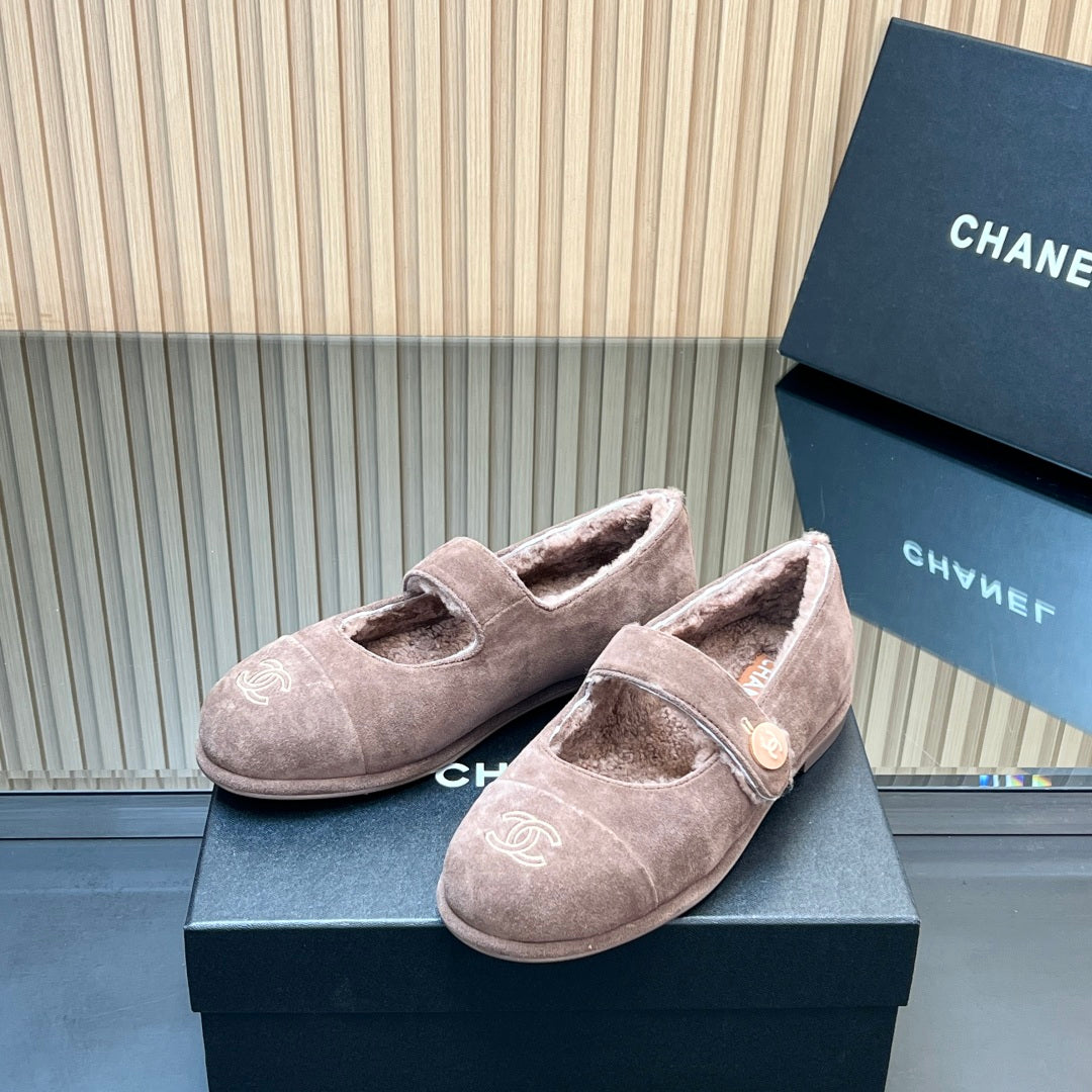 25 Mary Jane's lamb wool shoes