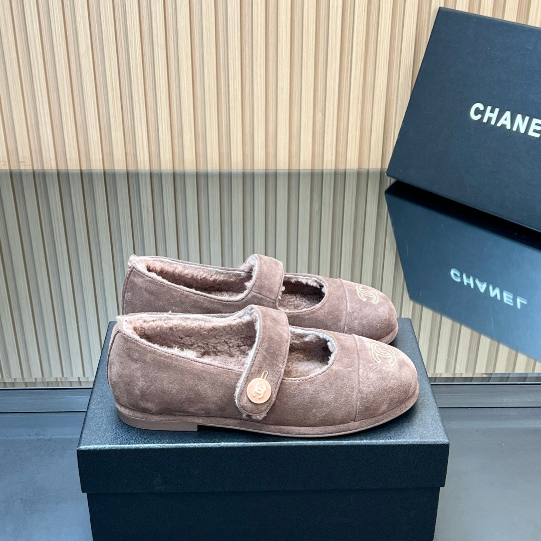 25 Mary Jane's lamb wool shoes