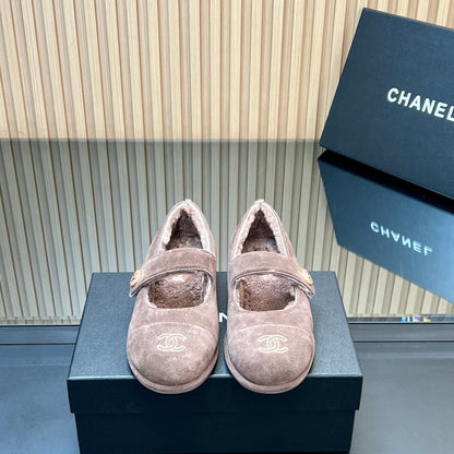 25 Mary Jane's lamb wool shoes