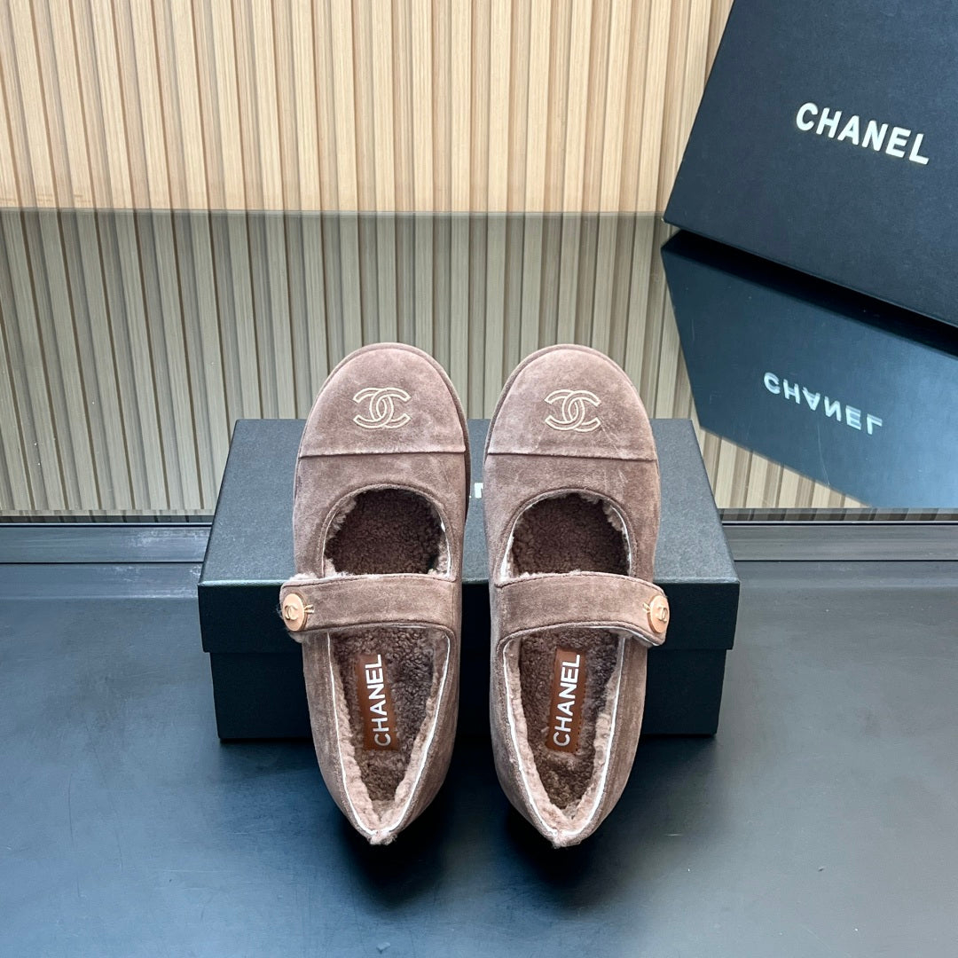 25 Mary Jane's lamb wool shoes