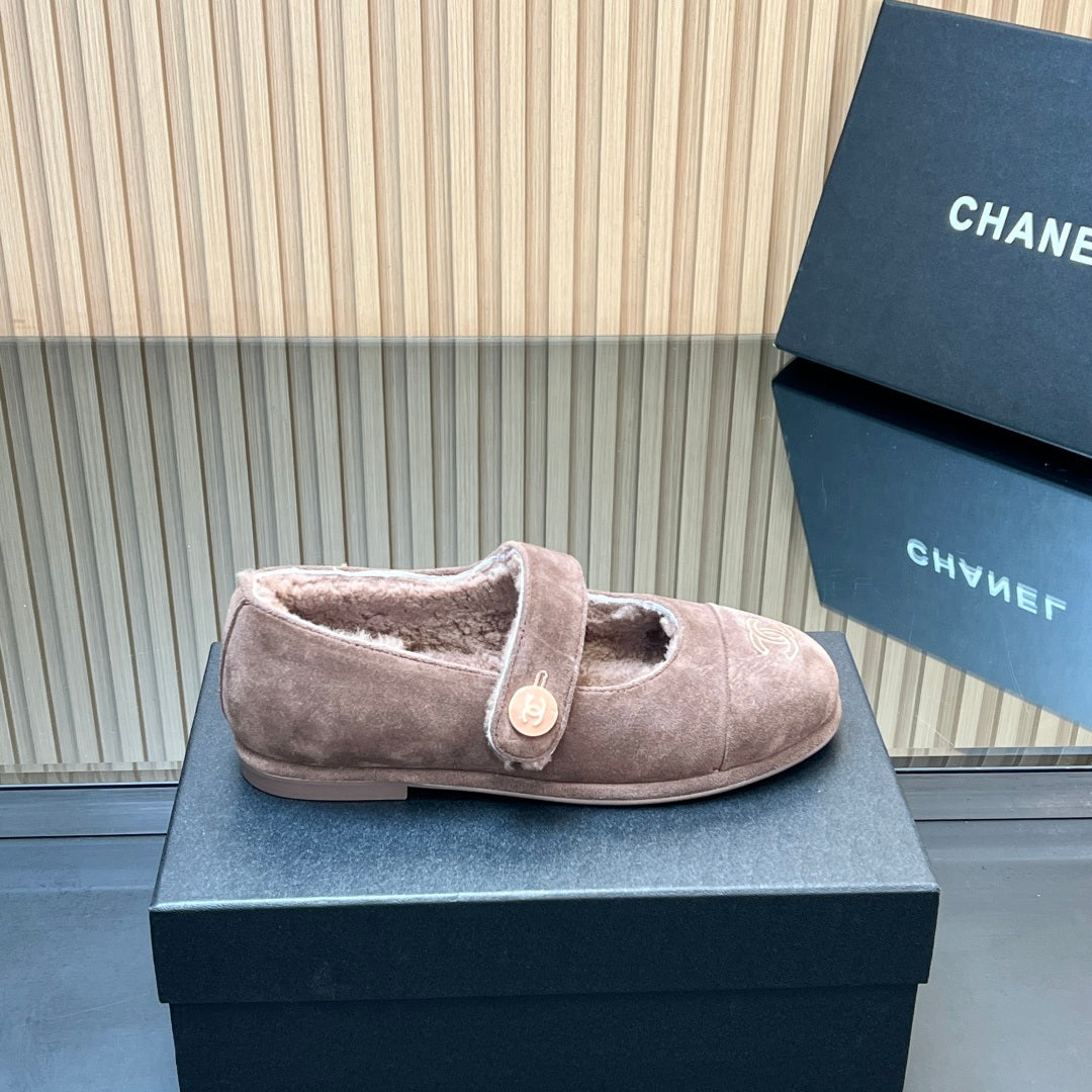 25 Mary Jane's lamb wool shoes