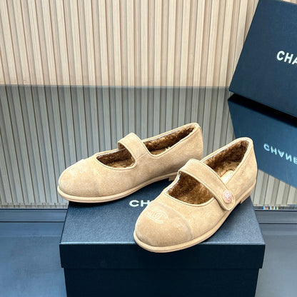 25 Mary Jane's lamb wool shoes