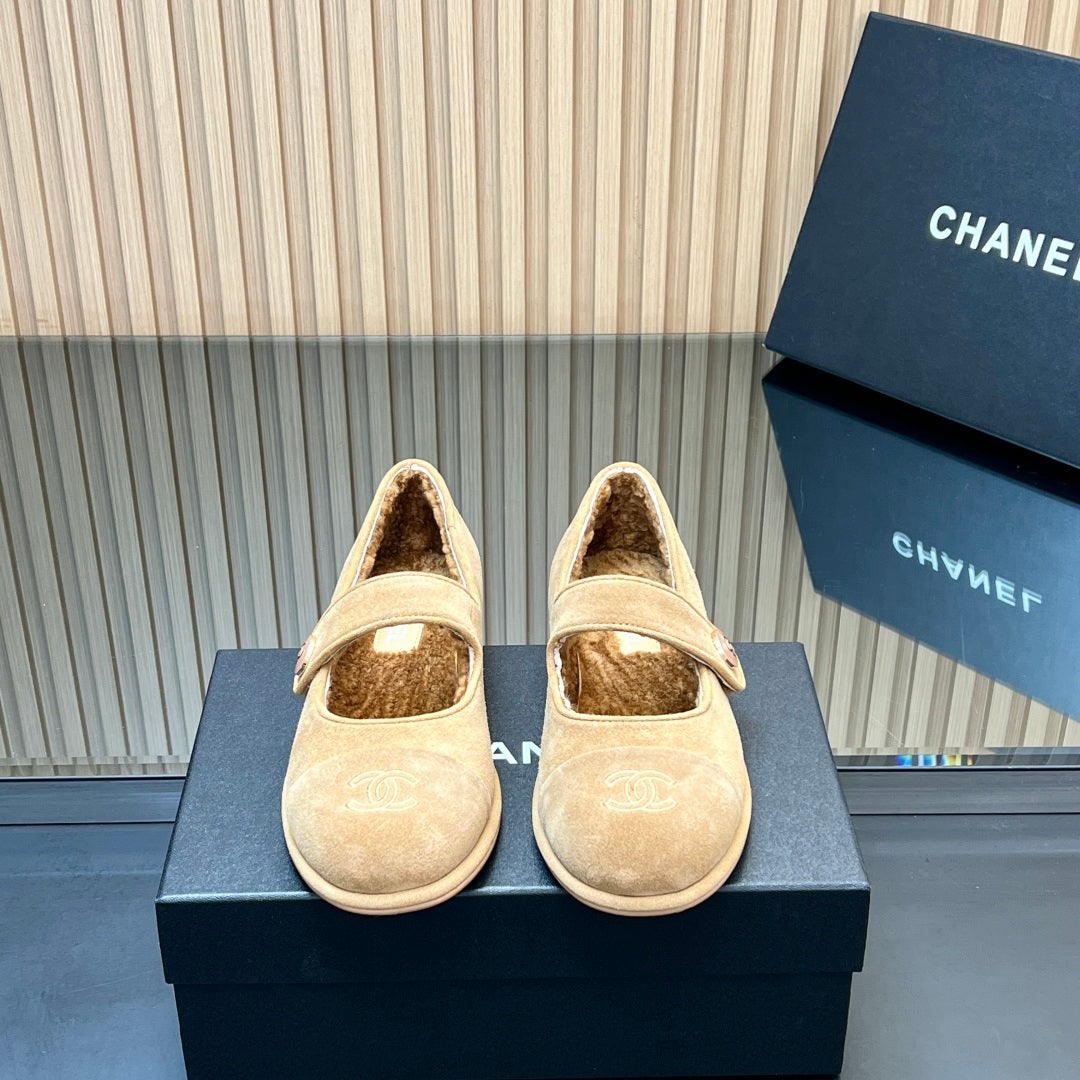 25 Mary Jane's lamb wool shoes