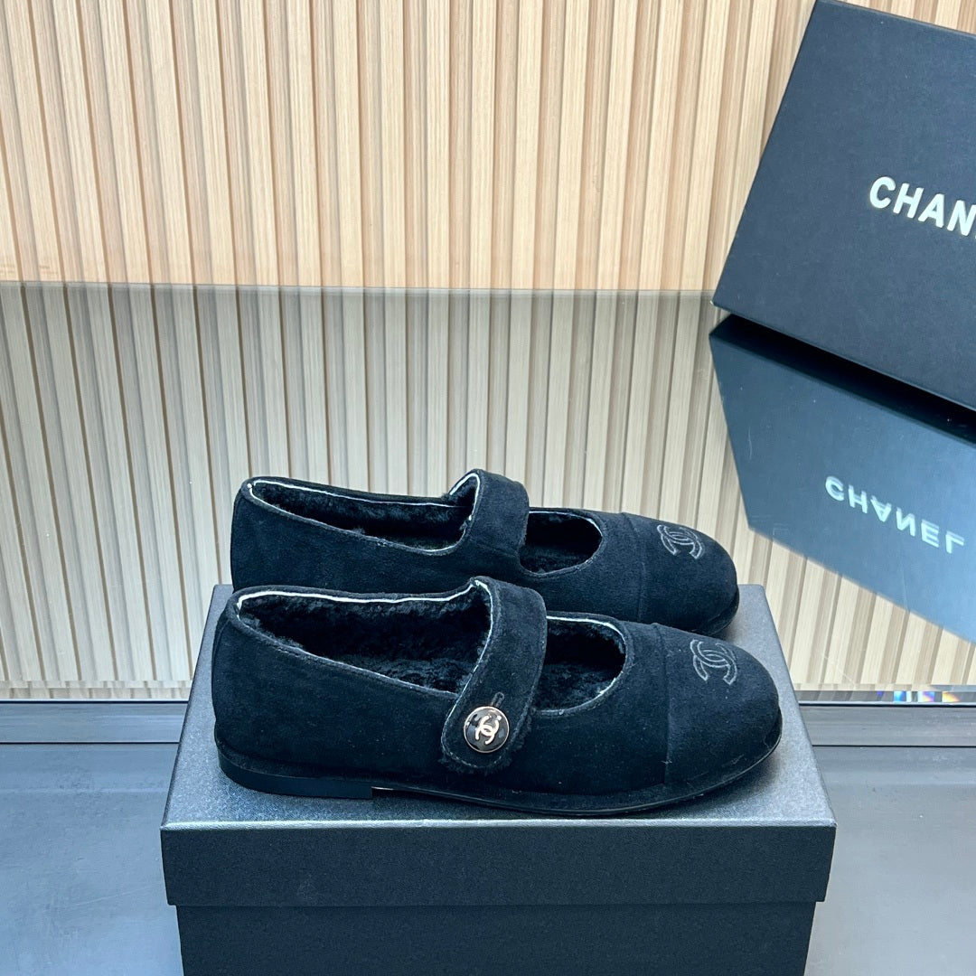 25 Mary Jane's lamb wool shoes