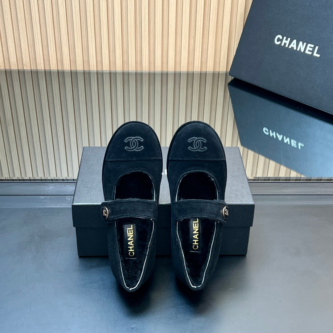 25 Mary Jane's lamb wool shoes