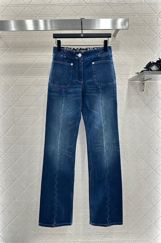 25 Distressed stretch jeans
