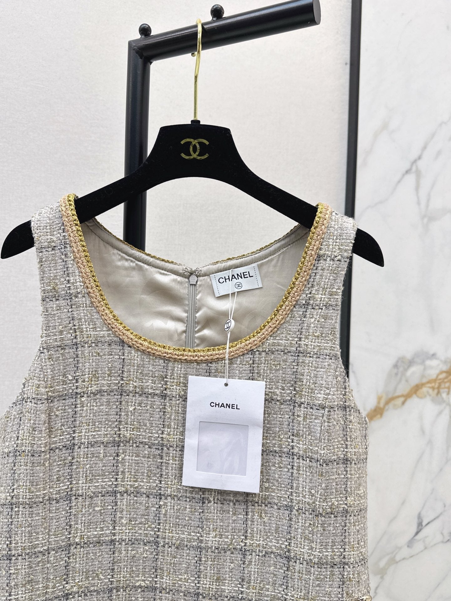 25 New sleeveless woven dress