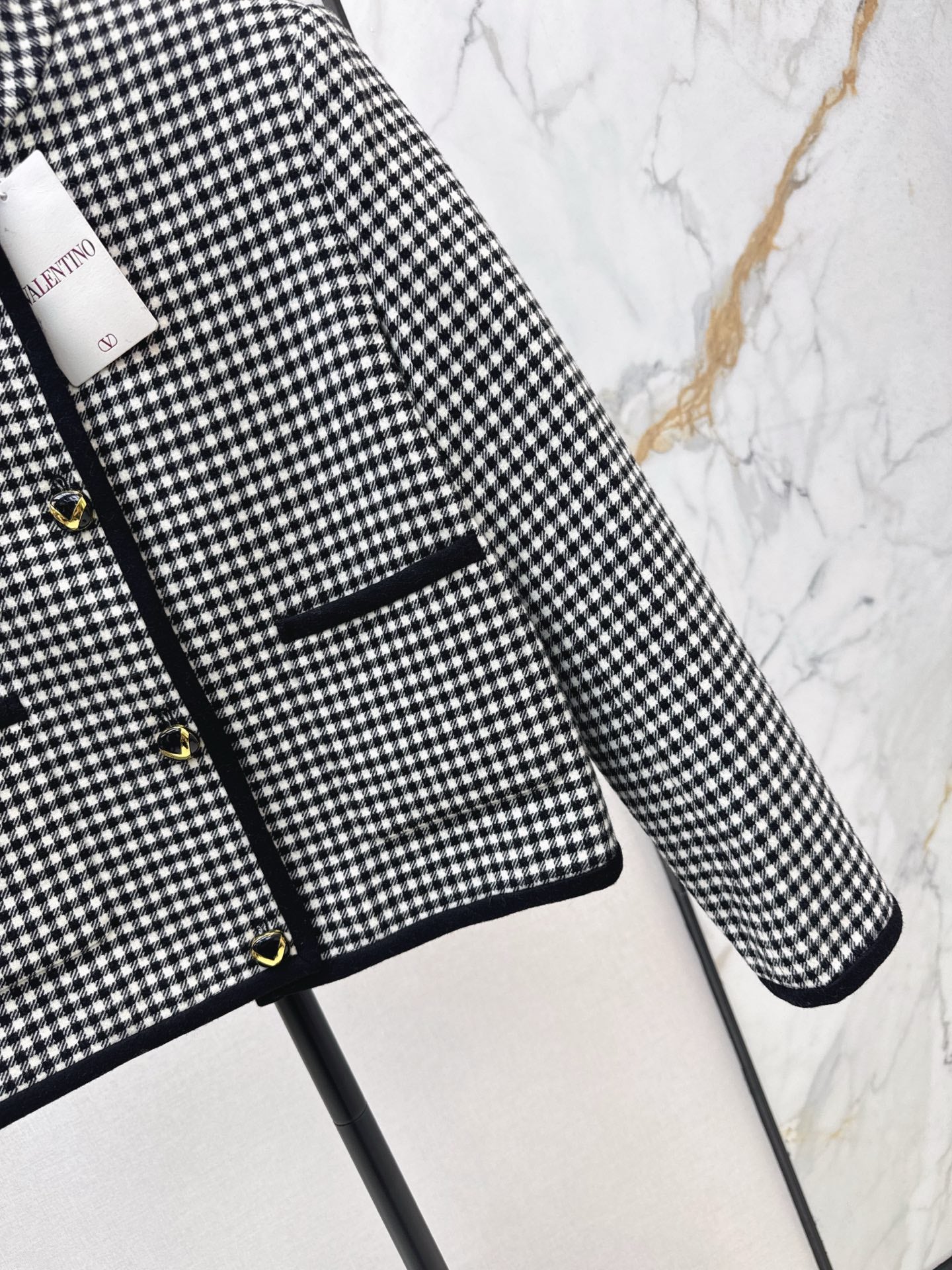 25 Classic stand up collar plaid jacket