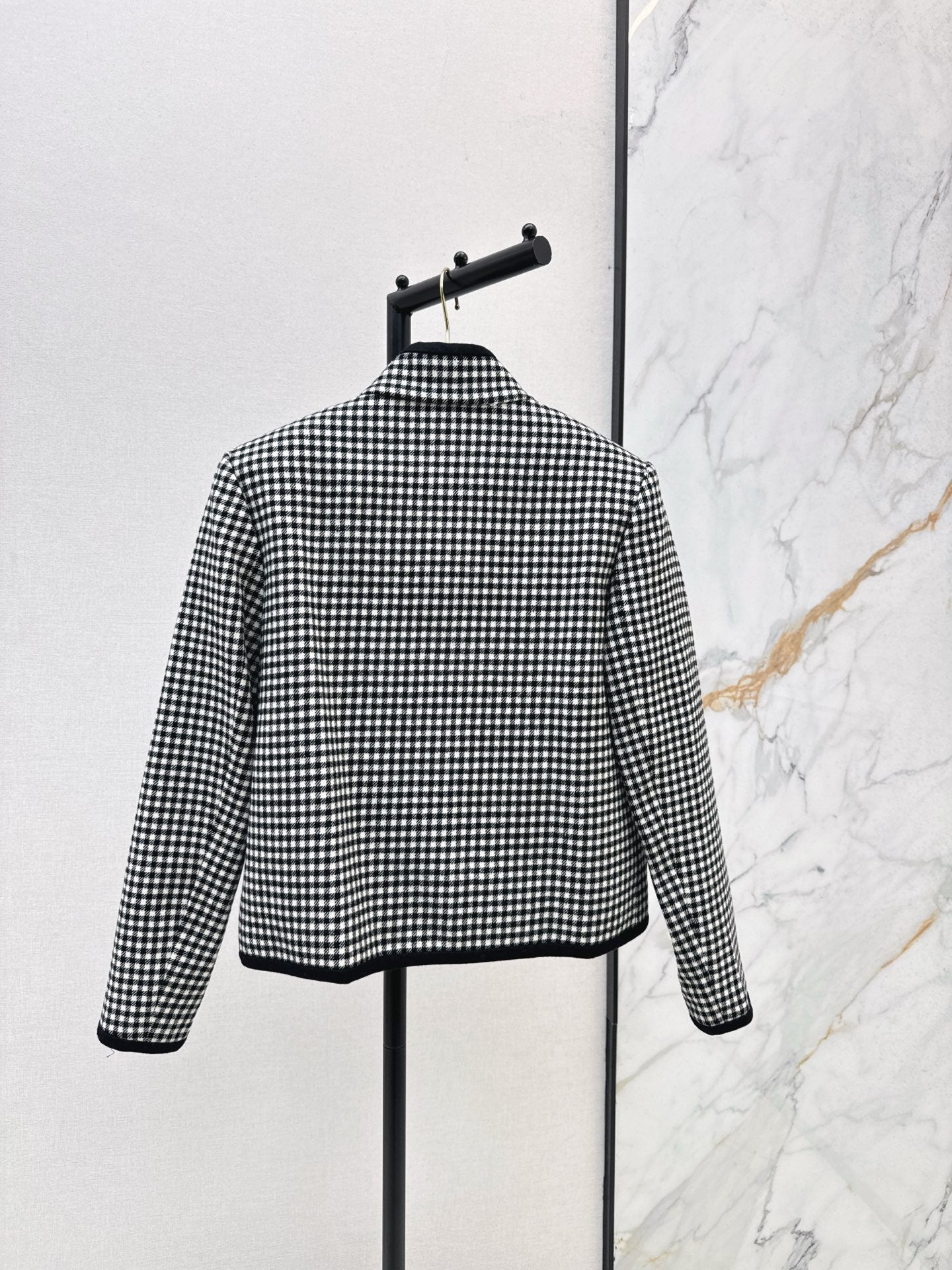 25 Classic stand up collar plaid jacket