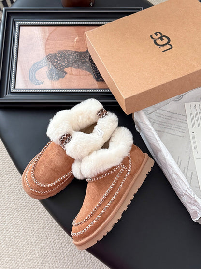 Plush snow boots