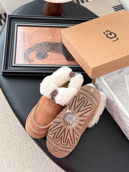 Plush snow boots