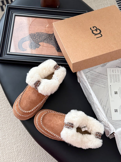 Plush snow boots