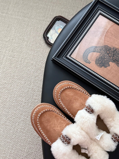 Plush snow boots