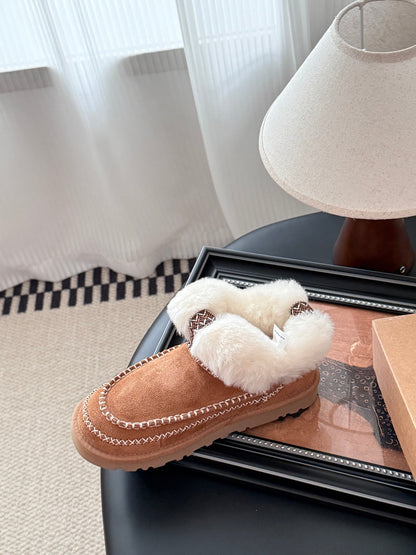 Plush snow boots