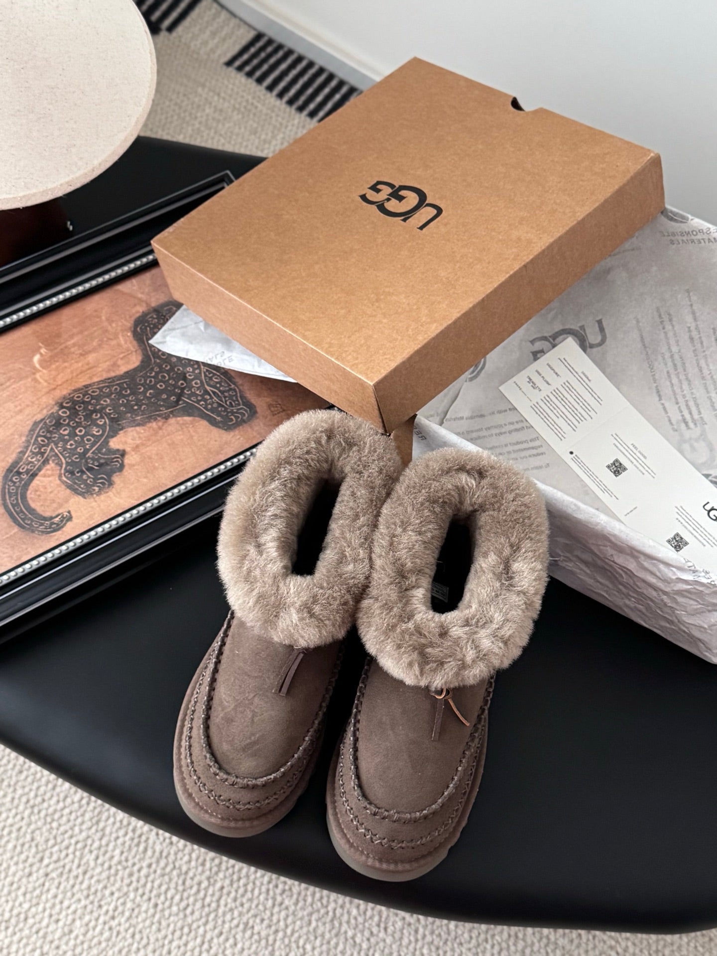Plush snow boots