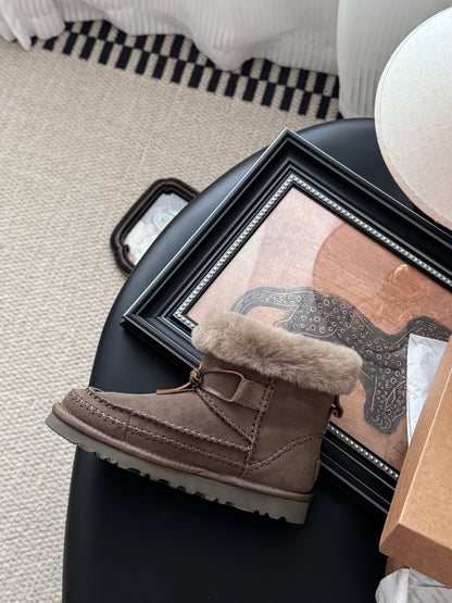 Plush snow boots