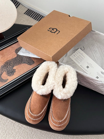 Plush snow boots