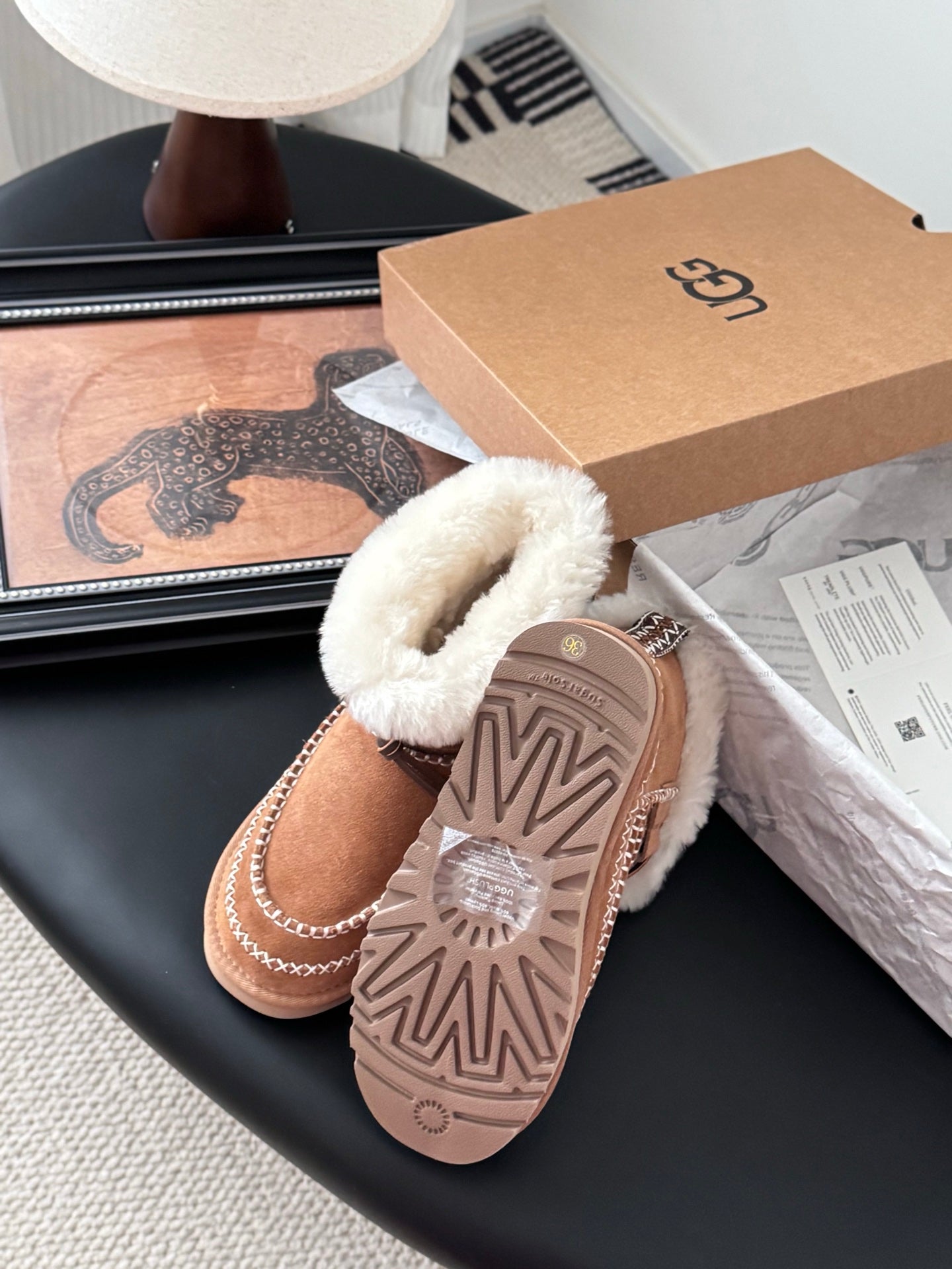 Plush snow boots