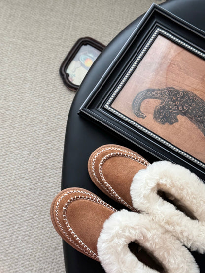Plush snow boots