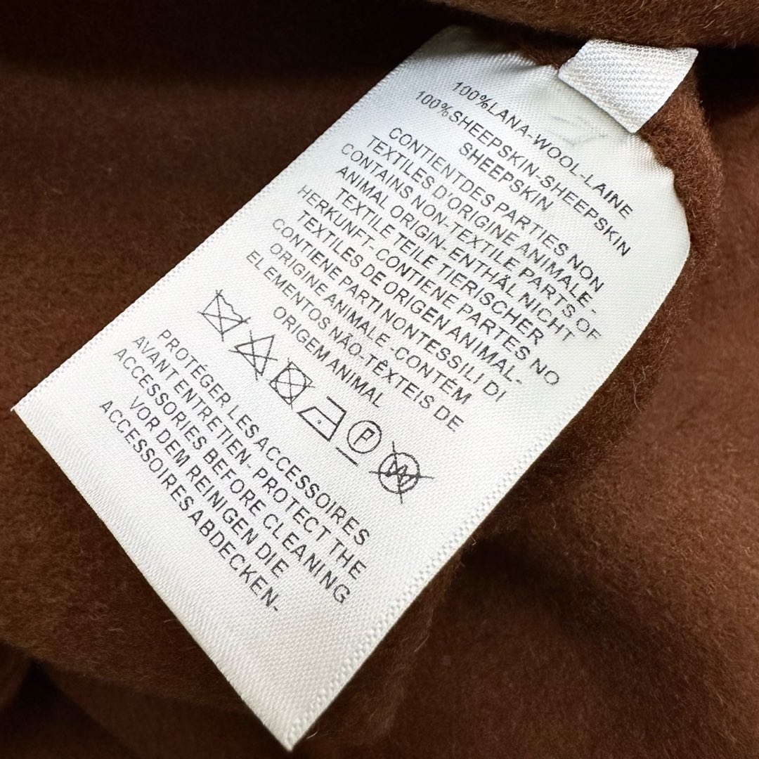 25 Long woolen coat